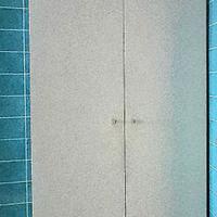 Mobile guardaroba bianco con scarpiera integrata