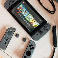 Nintendo Switch in perfette condizioni + 2 Giochi
