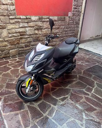 Yamaha aerox r naked 50cc 2 tempi