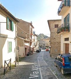 Tolfa ampio quadrilocale in villa