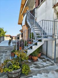 Scala esterna in ferro battuto 