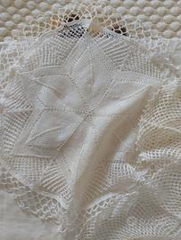 Num 6 centrini. Cinque ovali e uno rotondo.