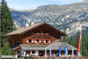 Rifugio Nigra presso Passo Nigra (BZ)