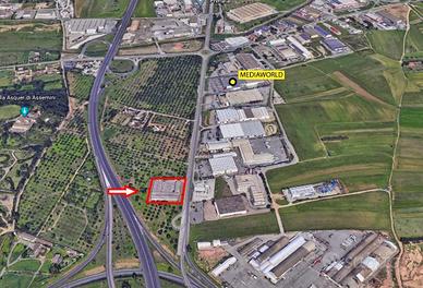 Capannone in posizione strategica