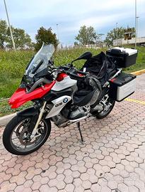 moto BMW R 1200 GS.
