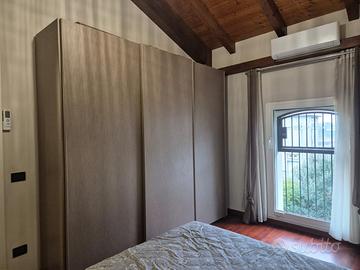 Armadio con ante scorrevoli