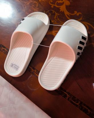 Pantofole bianche nuove n°39-40