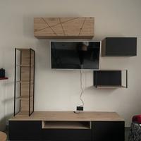 parete attrezzata + tavolo e sedie