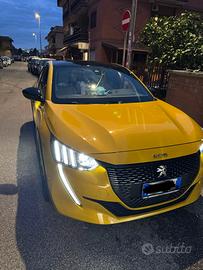 Peugeot 208 gt pack, puretech 1200 cc, 131 cv,full