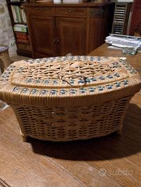 Contenitore in vimini per cucito 