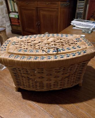 Contenitore in vimini per cucito 