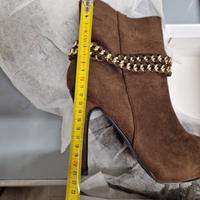 Stivaletti scamosciati