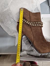 Stivaletti scamosciati