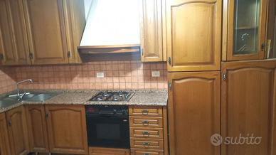 Cucina componibile Scavolini con tavolo e sedie