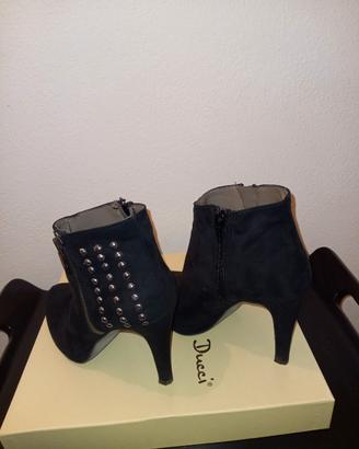 stivaletto alla caviglia con borchie n. 35