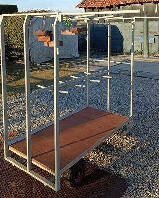 Carrello porta finimenti