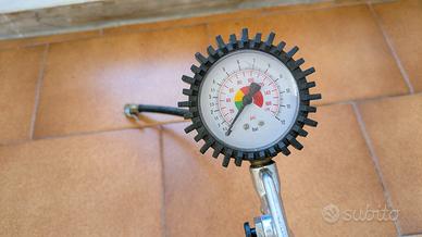 Pistola di gonfiaggio pneumatici con manometro