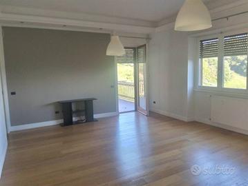 Appartamento di 100 m² con 4 locali e box auto a G