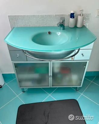 Mobile e lavabo da bagno colore grigio