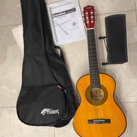 Chitarra acustica classica con borsa e poggiapiede