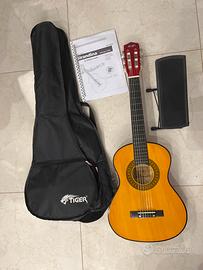 Chitarra acustica classica con borsa e poggiapiede