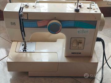 Macchina da cucire Singer modello 516 Necchi