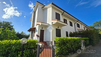 VILLA A SCHIERA D'ANGOLO A RENDE