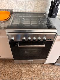 Cucina a gas 4 fuochi con forno