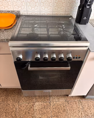 Cucina a gas 4 fuochi con forno