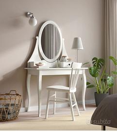 Consolle per make up con specchio ovale IKEA