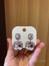 Orecchino elegante con cristallo, mai usato