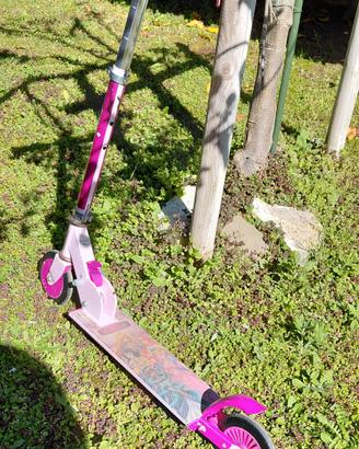 Monopattino Bambina +2 caschi 