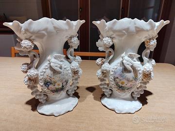 Coppia di Vasi in porcellana - stile Capodimonte