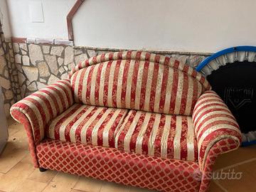 Divano a Due Posti – Stile Classico