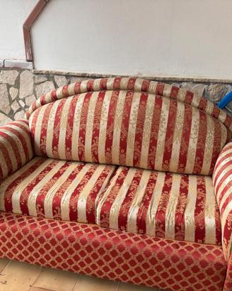 Divano a Due Posti – Stile Classico