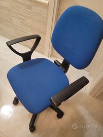 sedia ufficio  blu con ruote