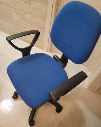 sedia ufficio  blu con ruote