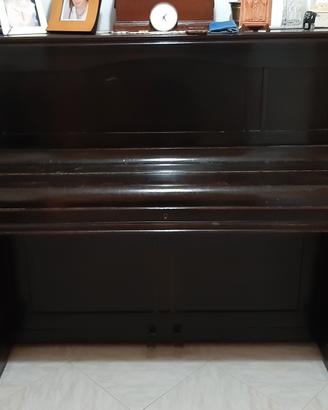 Antico pianoforte Monington & Weston del 1900 