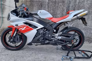 Yamaha YZF R1