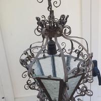Lampade ed oggetti in ferro battuto