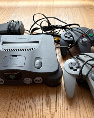 Lotto Nintendo 64 N64 + 2 Controller + 7 Giochi