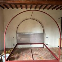Letto a baldacchino fatto a mano