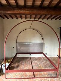 Letto a baldacchino fatto a mano