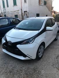 TOYOTA Aygo automatica 2ª serie - 2016