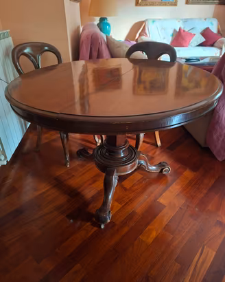 tavolo da pranzo con sedie