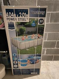 Piscina fuoriterra nuova