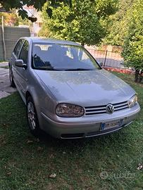 Volkswagen Golf 1.6 benzina 2001