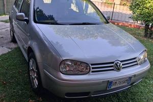 Volkswagen Golf 1.6 benzina 2001