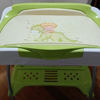 fasciatoio con vasca da bagno