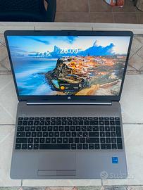 HP Notebook 250 G8 I5-1135G7  15.6” 8Gb ram 256GB